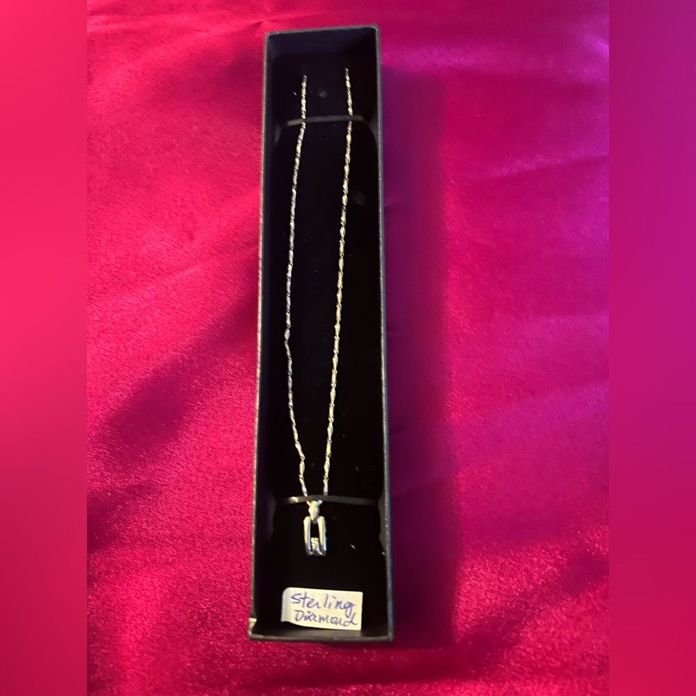 Women’s Silver Necklace with Diamond Chip